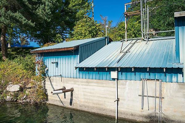 September Photograph - Blue Pump House On Lake Chelan by Tom Cochran