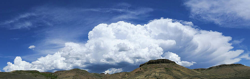 Cloud explosion by Sunniye Buesing