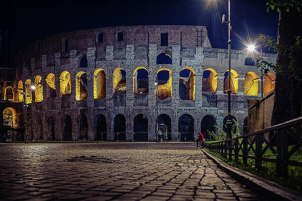 Architecture Photograph - Colosseum, Rome, Italy - Waiting For A Ride by Robert Niemeier