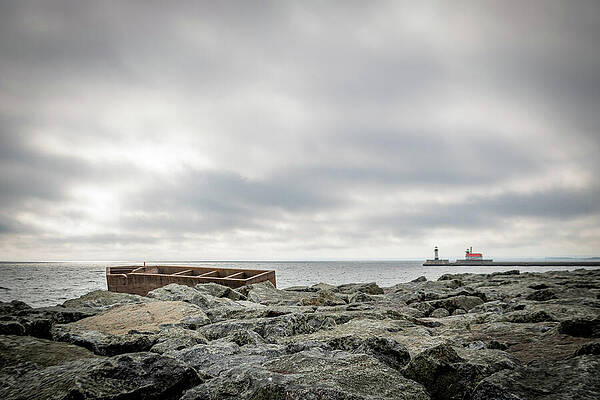 Sky Wall Art featuring the photograph Duluth Ships And Light_2533 by Mark Triplett