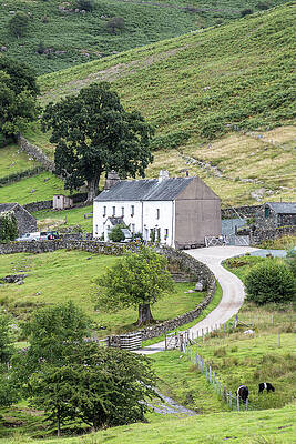 Photograph - Farmhouse On The Hills by Francisco Ruiz Navas