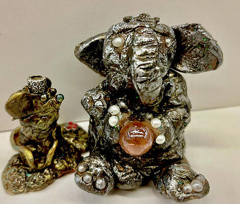 Elephant and Mouse Figurines Wall Art