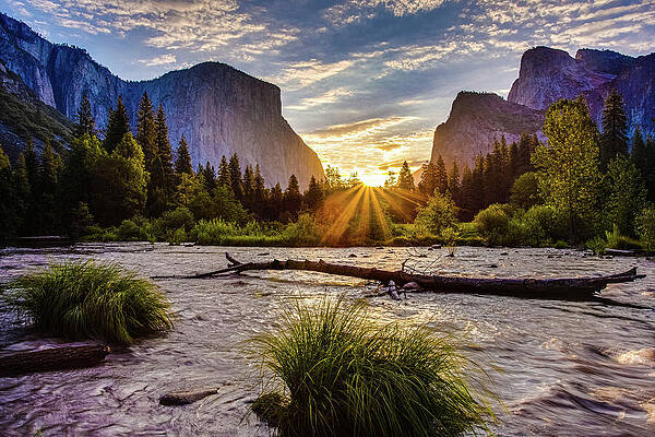 Sunrise in Yosemite Valley Wall Art