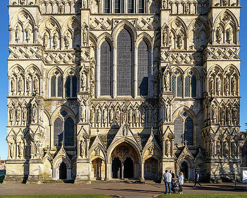 Intricate Facade of Historic Cathedral Wall Art