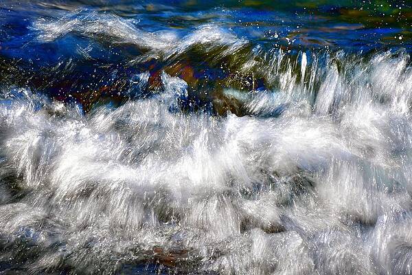 Nature Photograph - Incoming Wave by Ursula Abresch