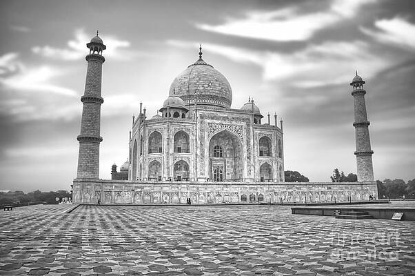 Sky Wall Art featuring the photograph India - Taj Mahal - Agra Uttar Pradesh BW by Stefano Senise
