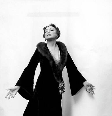 Katharine Cornell in Cecil Beaton Gown Drawing