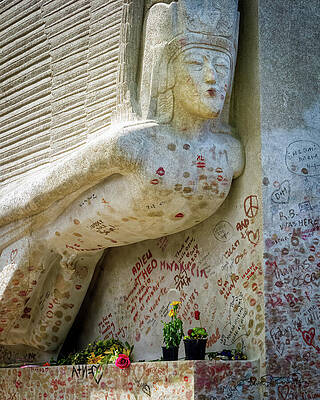 Travel Wall Art featuring the photograph Kisses For Oscar Wilde by Steven Dos Remedios