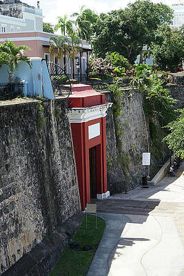 La Puerta de San Juan by Richard Reeve