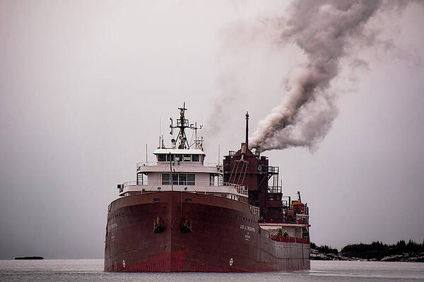 Michigan Photograph - Lee A. Tregurtha by Vi Ray