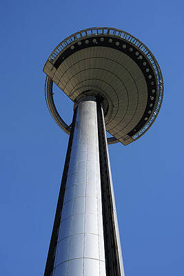 Spain Photograph - Madrid Faro De Moncloa by Richard Reeve