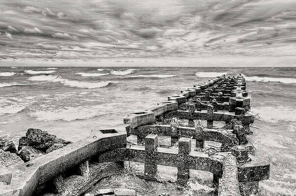 Wis Photograph - Manitowoc Old Jetty And Waves BW by Dale Kauzlaric