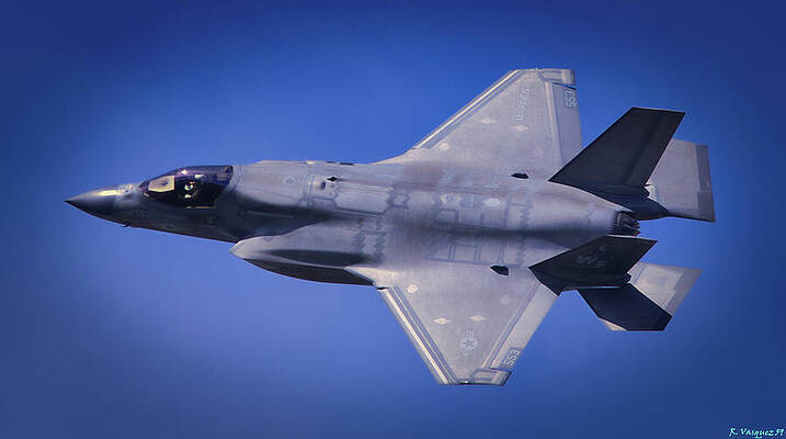 Sky Wall Art featuring the photograph Marine F-35 Banking by Rene Vasquez