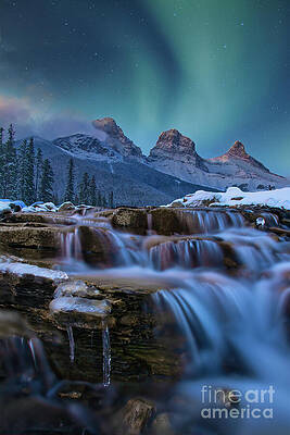 Northern Lights Over Snowy Mountains Wall Art