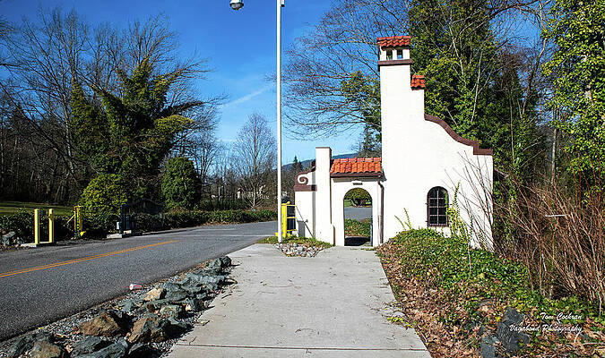 State Route 20 Photograph - Northern State Hospital Gatehouse by Tom Cochran
