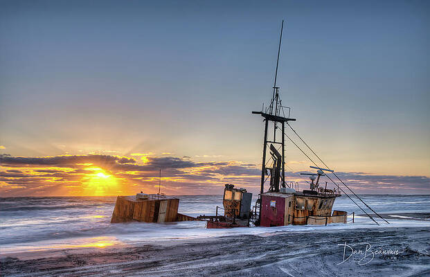 Abstract Photograph - Ocean Pursuit Daybreak 7504 by Dan Beauvais