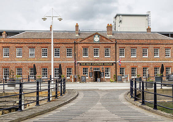 Sky Wall Art featuring the photograph Old Customs House Portsmouth by Shirley Mitchell