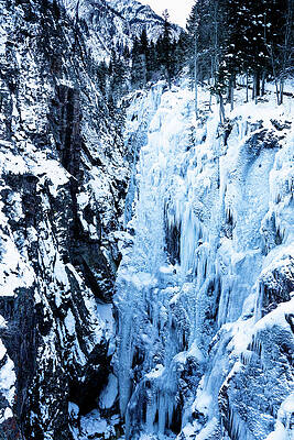 Mountain Photograph - Ouray Ice Climbing Cliffs by Craig A Walker