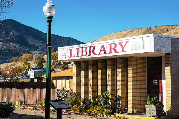 Washington Photograph - Pateros Library by Tom Cochran