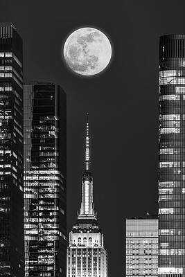 Monochromatic Photograph - Pink Super-Moon Over NYC BW by Susan Candelario