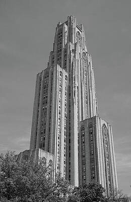 White Photograph - Pittsburgh - Cathedral Of Learning In Mono by Richard Reeve