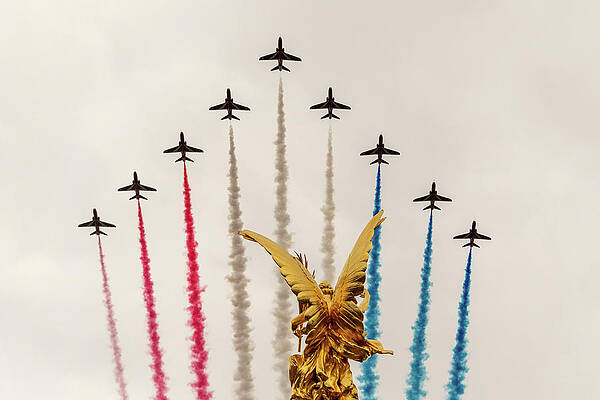 Wall Art featuring the photograph Red Arrows Over Victoria Memorial by Andrew Lalchan