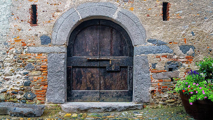 Heritage Wall Art featuring the photograph Ricetto Di Candelo by Steven Dos Remedios