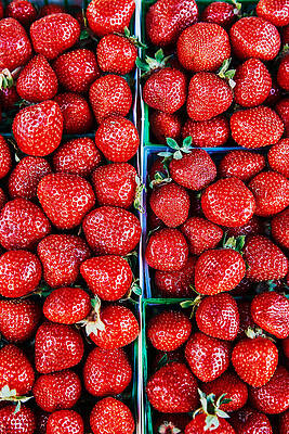 Fruit Photograph - Ripe Strawberries by Laura Murray