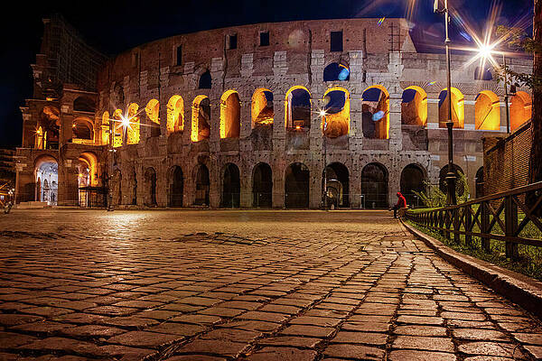 Architecture Photograph - Rome, Italy - Colosseum - Waiting For A Ride by Robert Niemeier