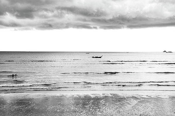 Vast Ocean with Cloudy Sky Wall Art