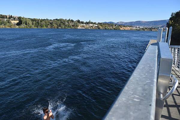 September Photograph - Splash 4 by Tom Cochran