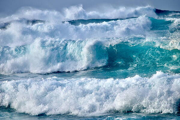 Majestic Ocean Waves Wall Art