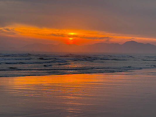 Sunset Over Tranquil Ocean Waves Wall Art