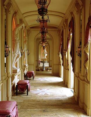 Lighting Wall Art featuring the photograph The Gallery In Albemarle by Oberto Gili