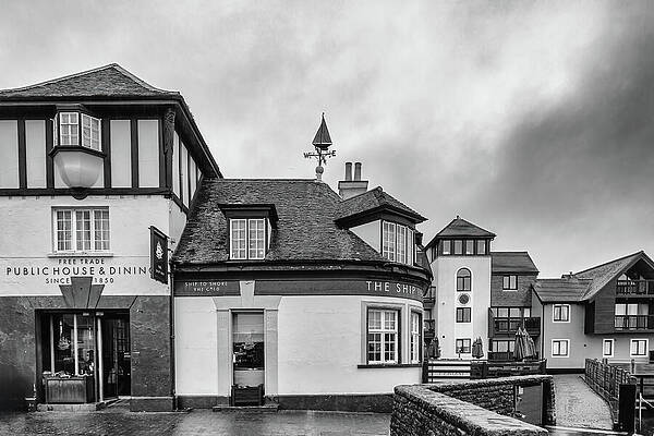 Wall Art featuring the photograph The Ship Inn Lymington by Shirley Mitchell