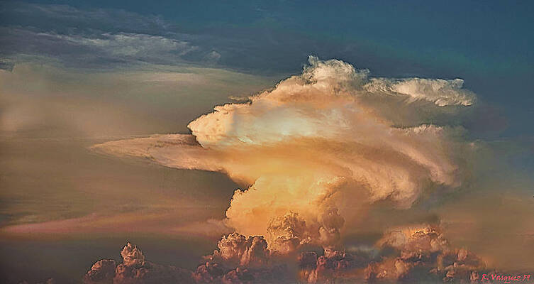 Sky Wall Art featuring the photograph Thunder Head by Rene Vasquez