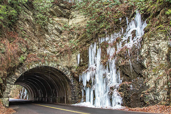 Wall Art featuring the photograph Tunnel View In Winter by Marcy Wielfaert
