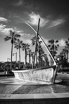 Vibrant Photograph - Valencia Las Arenas Beach Fountain 2 by Francisco Ruiz Navas