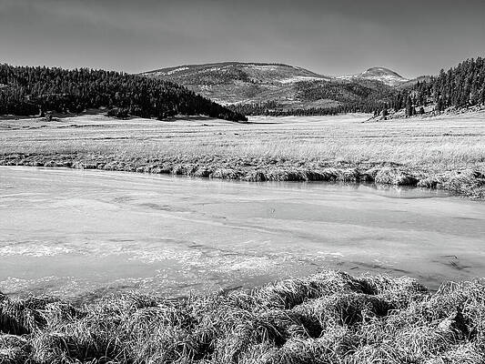 Serene Mountain Valley Landscape Wall Art