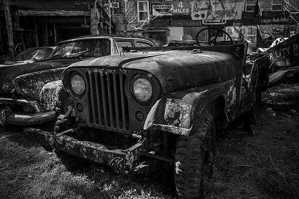 Vintage Jeep in Black and White Wall Art