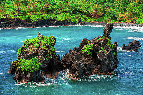 Park Photograph - Waianapanapa Islands by Abbie Warnock