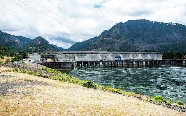 Washington Photograph - Washington Side Of Bonneville Dam by Tom Cochran