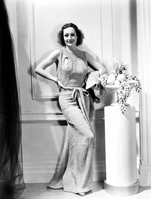 joan crawford silver dress Fact-Checking Feud: The Ugly Truth About Joan Crawford and Bette Davis's  1963 Oscar Showdown