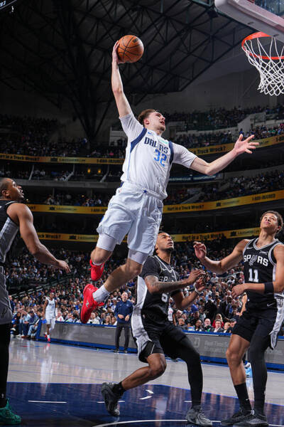 Slam Dunk Posters - Official NBA Photo Store