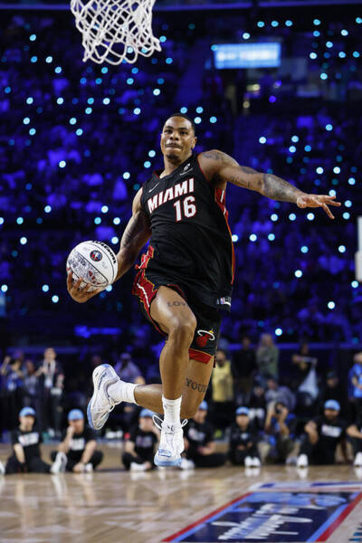 Slam Dunk Contest Posters - Official NBA Photo Store