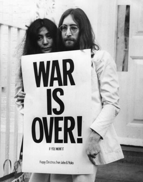 John and Yoko Hold Peace Sign Wall Art