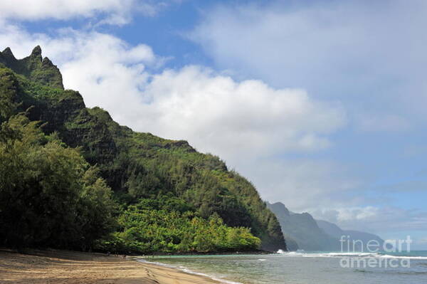 Beach And Dramatic Cliffs On Na Pali Coast Art Print