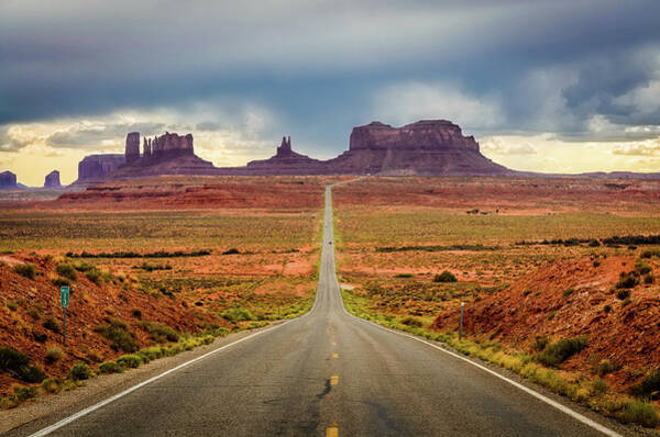 Scenic View of Monument Valley Wall Art