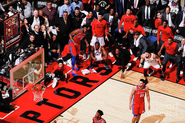 Exciting Basketball Game Moment Wall Art