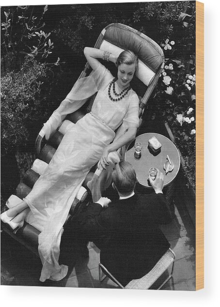 Elegant Lounge in Black and White Wood Print